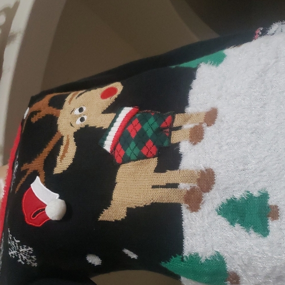 M Bashful Rudolph on a bed of snow in the forest 3d Santa hat long sweater - Picture 6 of 7